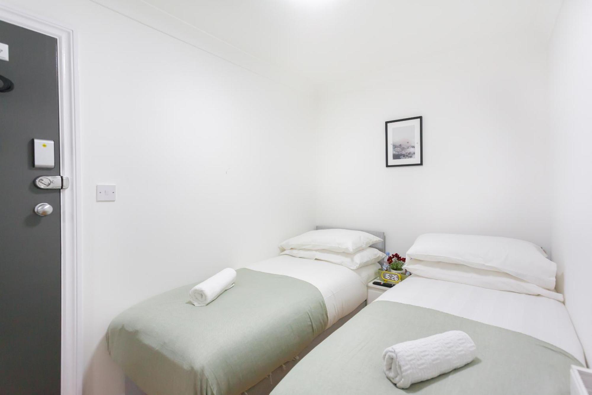 Pensión Studio9 - Next To Emirates Stadium - Budget With Shared Bathroom