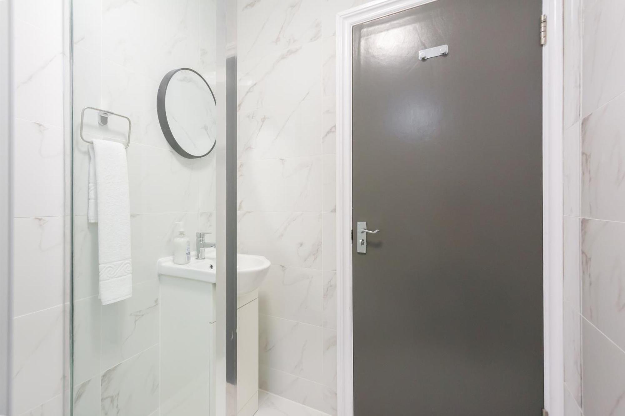 Pensión Studio9 - Next To Emirates Stadium - Budget With Shared Bathroom *